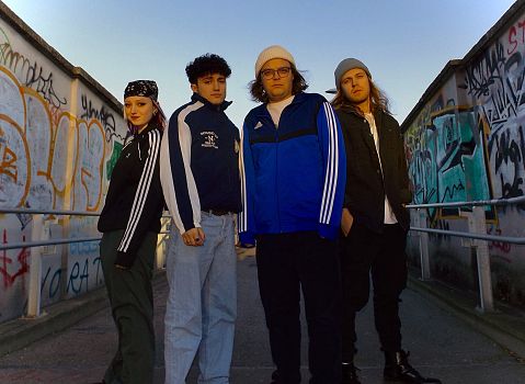 KOAN AKKU (c) Evelyn Widmann Q