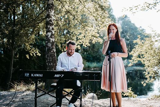 LUKA vocals & piano Q