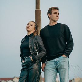 Mira & Adam(c)TonbandMedia H
